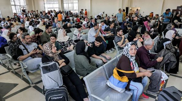 76 wounded, 335 with foreign passports enter Egypt from Gaza: official